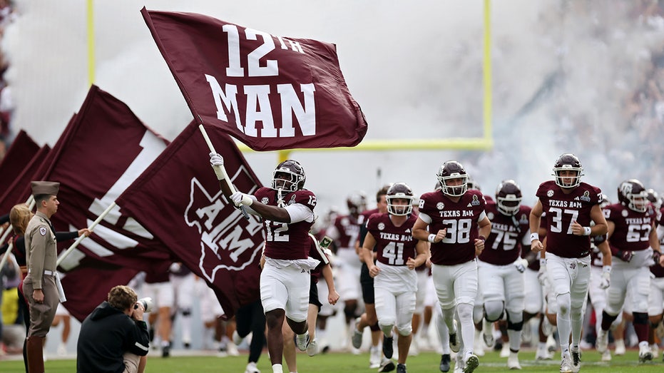 Five-star Texas A&M offensive line commit gets torched on social media for awkward hat ritual